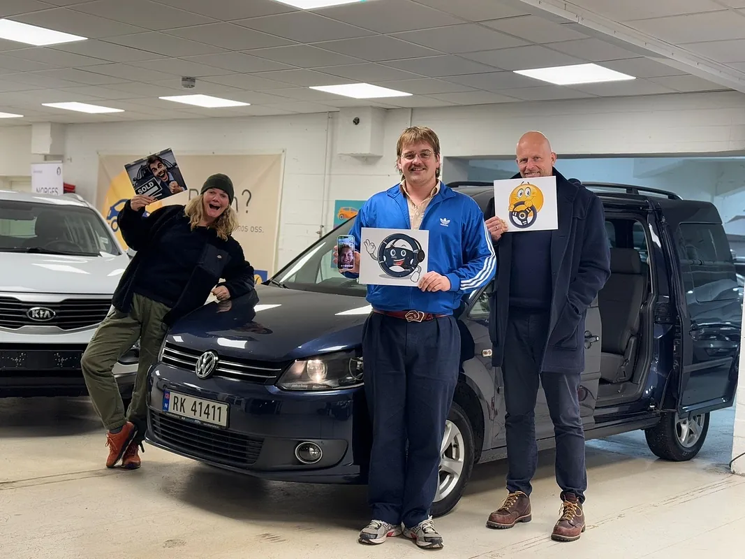 Familie på tre med Volkswagen Caddy fra Asker Bruktbil AS